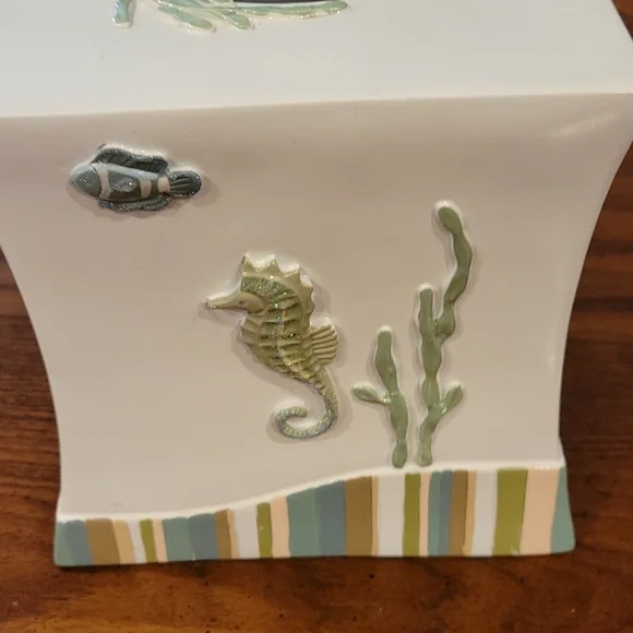 Tissue holder, creamy white with blue, green, tan, - Picture 4 of 6